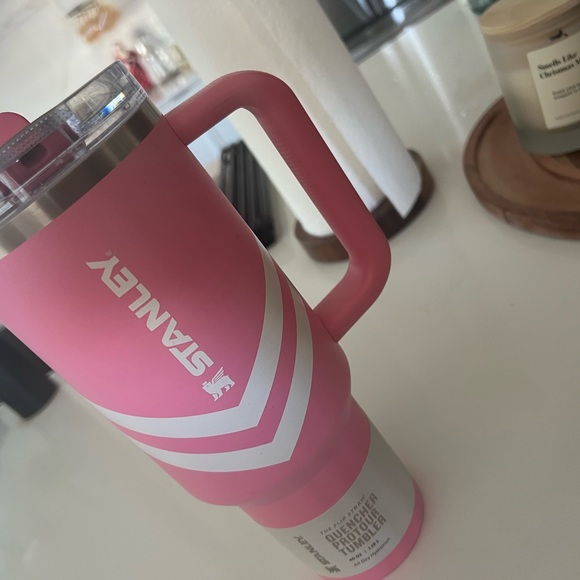 Stanley Pink Travel Mug with Clear Lid (with scratches) - Picture 3 of 6